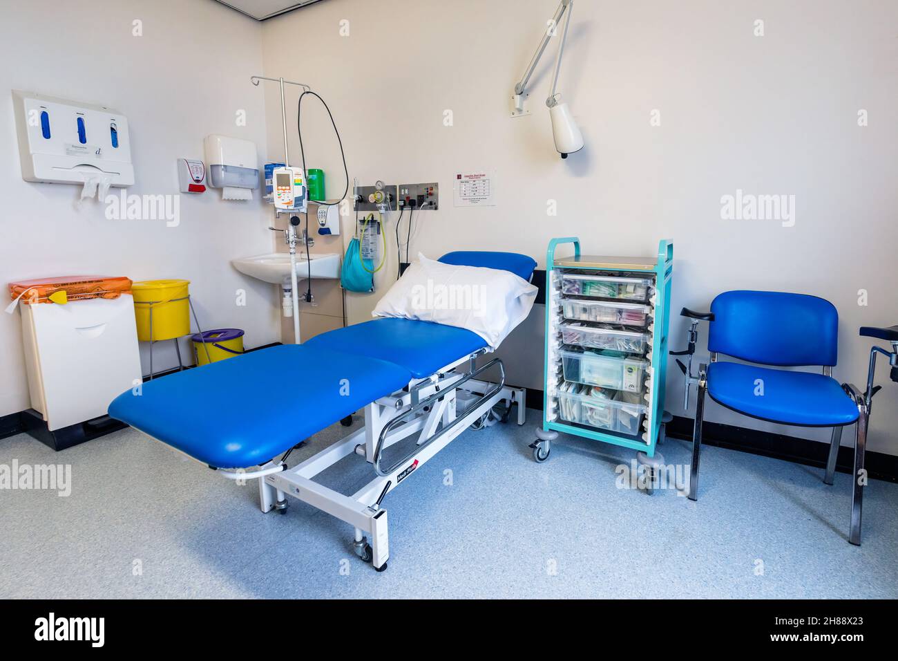 Hospital Treatment Room at Leicester Royal Infirmary. Used for Chemotherapy treatment, blood transfusions and medical examinations Stock Photo