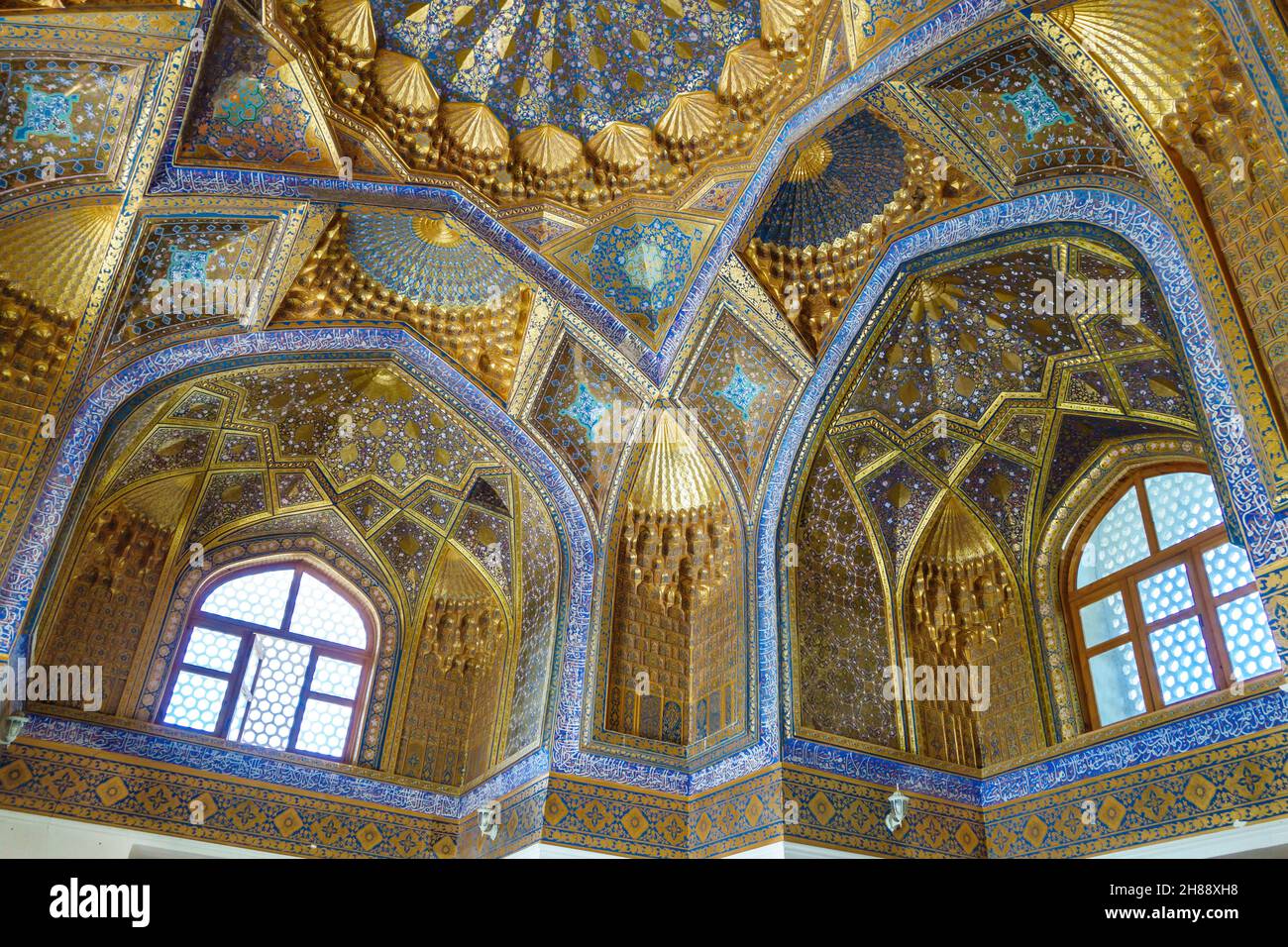 Antique decorations of walls and ceiling of Ak Saray mausoleum, Samarkand, Uzbekistan. Building was built in XV as burial vault for descendants of Tim Stock Photo