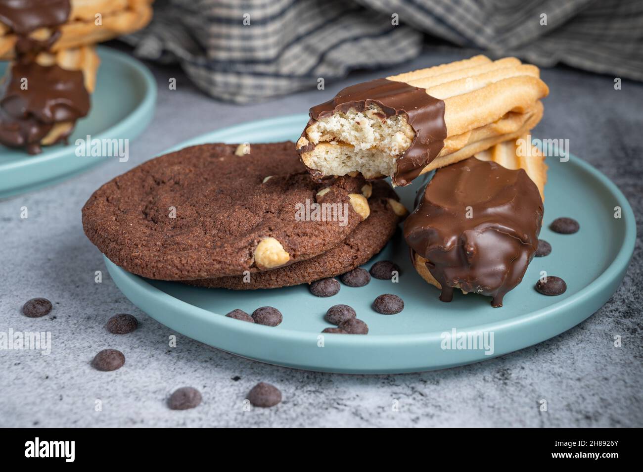 Dark Chocolate Coated Half Digestive Biscuit With Chocolate Cookies And Chips For Loved Ones 3450