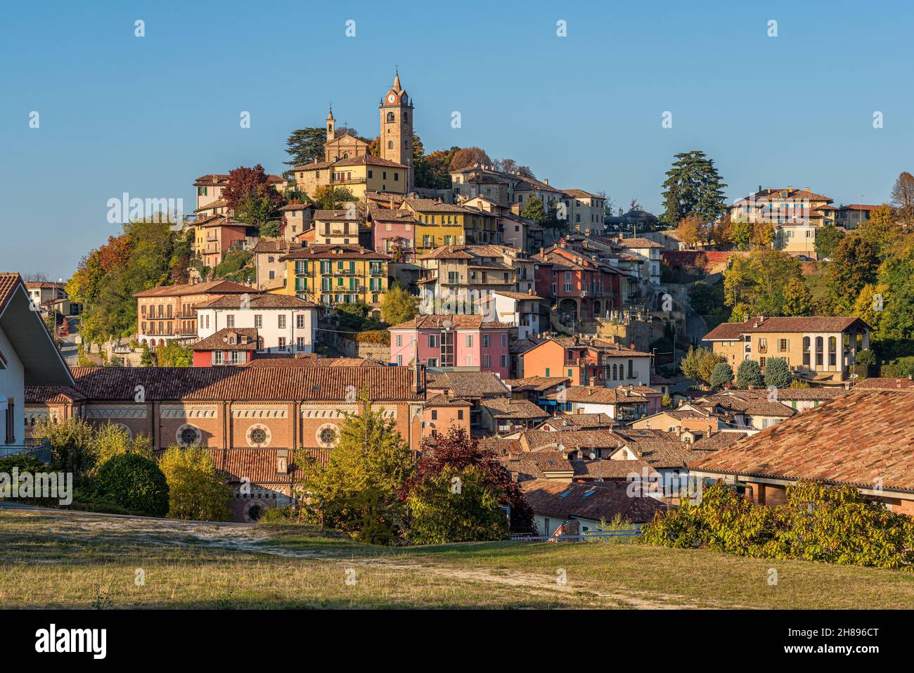 Panoramic sight of Monforte d'Alba village during fall season. Langhe region of Piedmont, Cuneo, Italy. Stock Photo