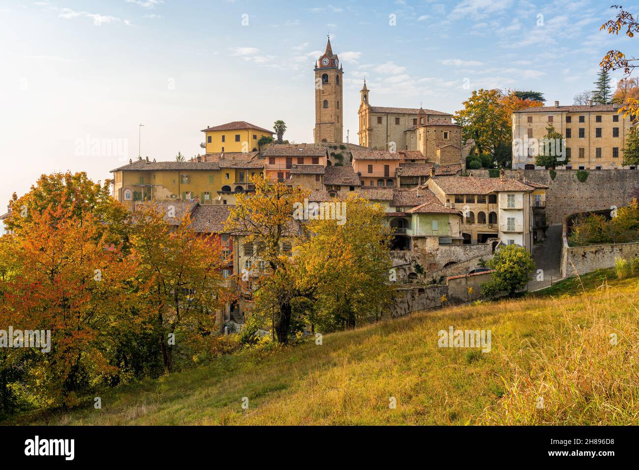 Panoramic sight of Monforte d'Alba village during fall season. Langhe region of Piedmont, Cuneo, Italy. Stock Photo