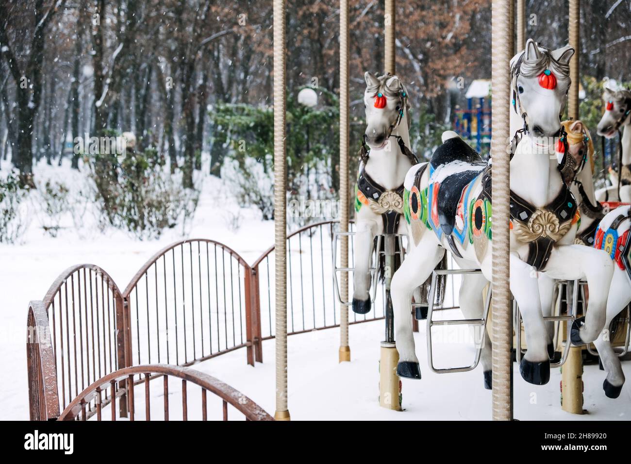 Merry-round-go Horse Carousel in winter park. Winter snow landscape ...