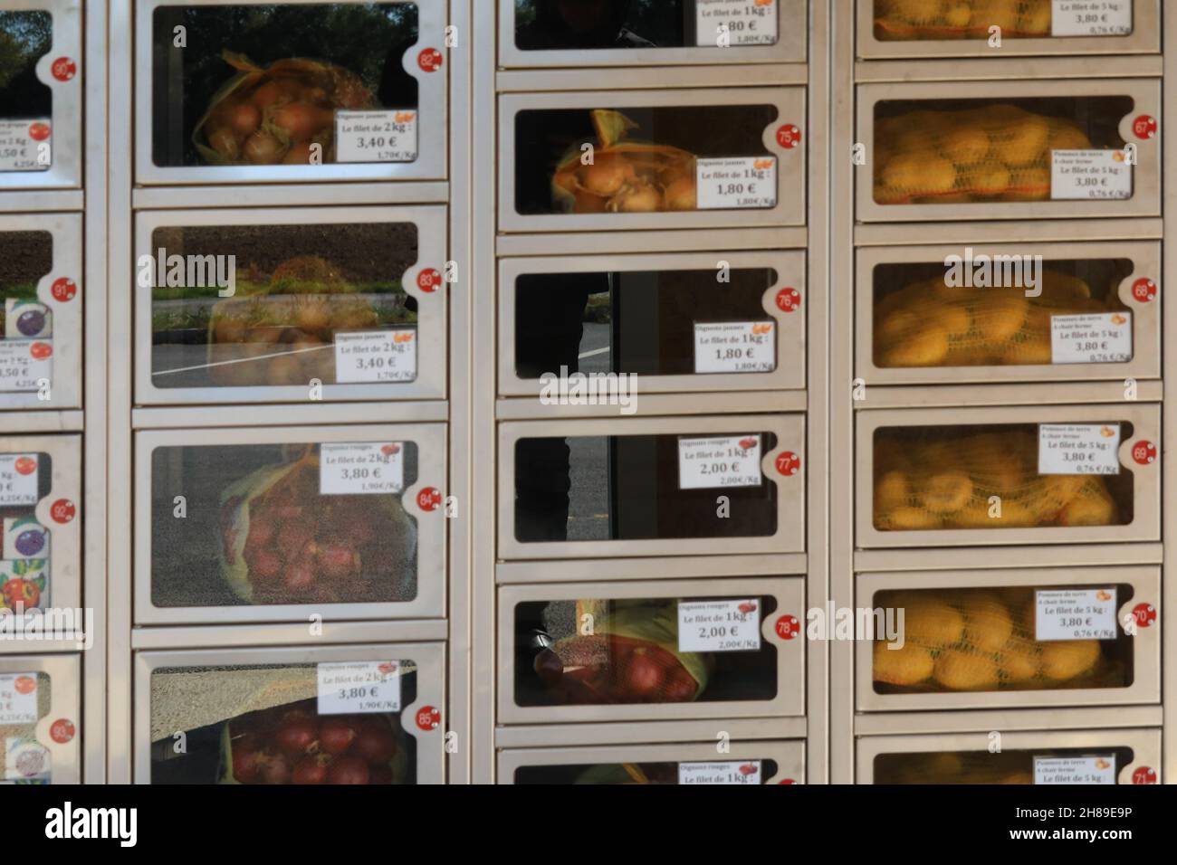 Organic vegetable distributor Stock Photo Alamy