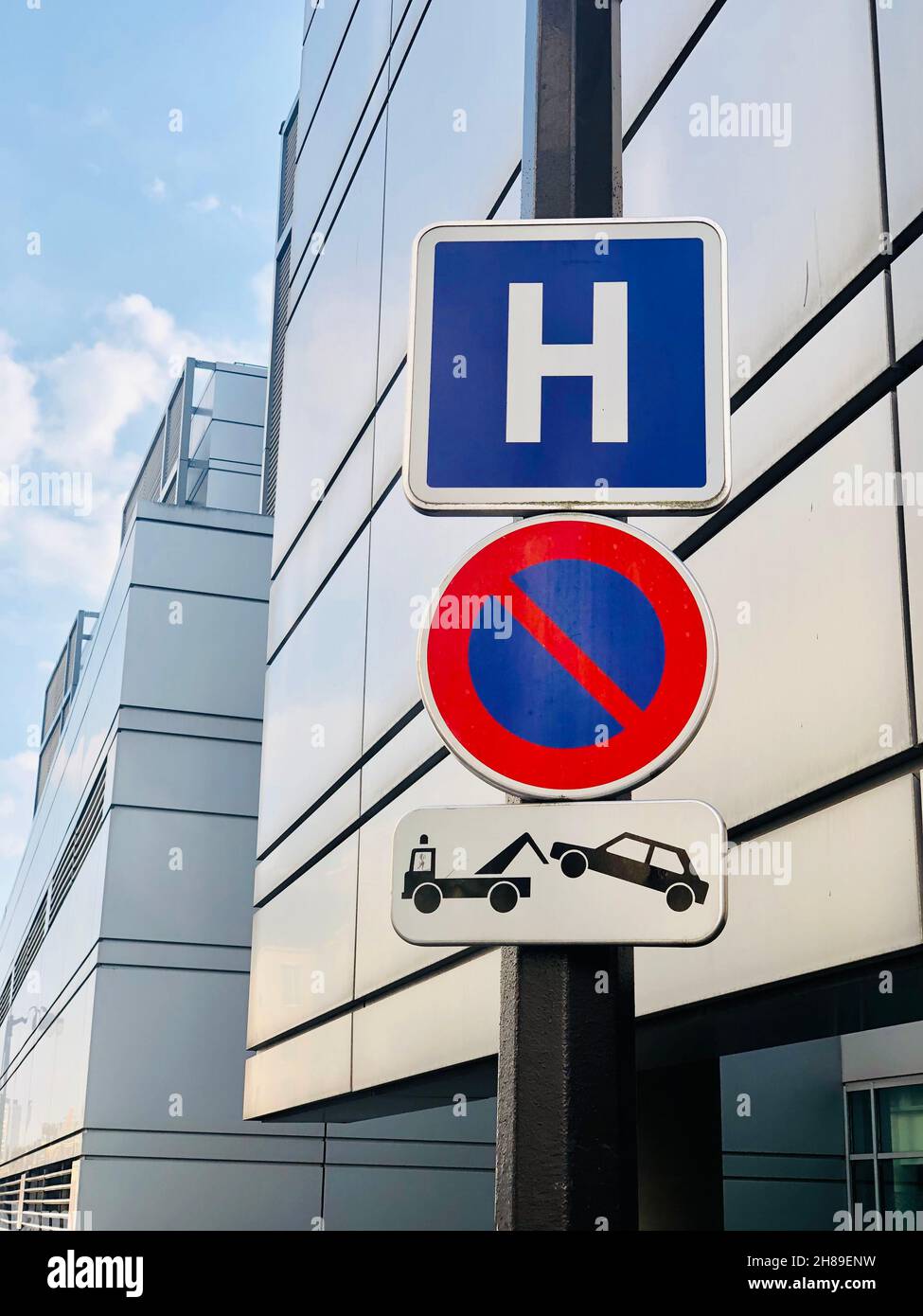 Parking prohibited hospital Stock Photo