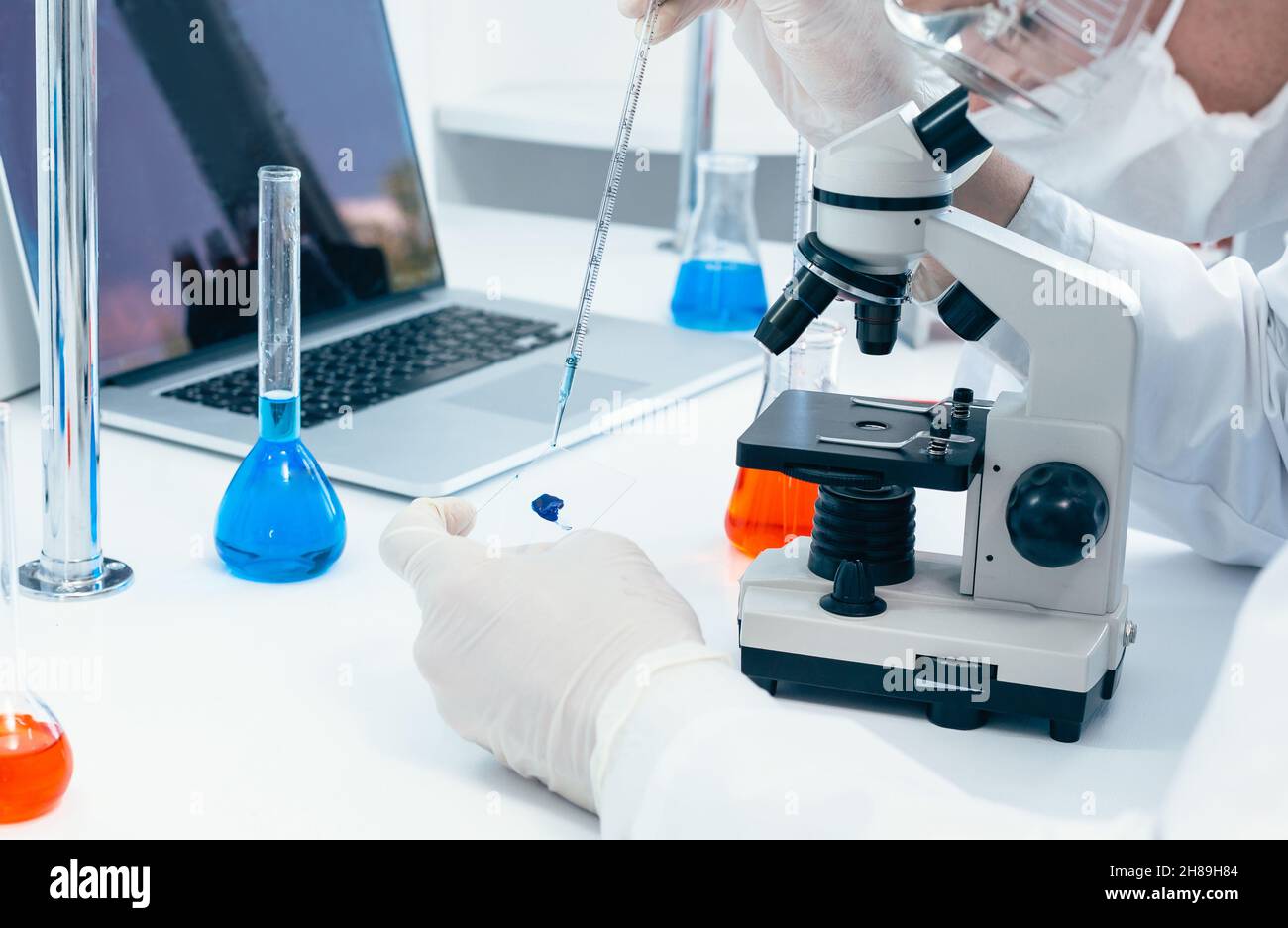 Man works in laboratory close hi-res stock photography and images - Alamy