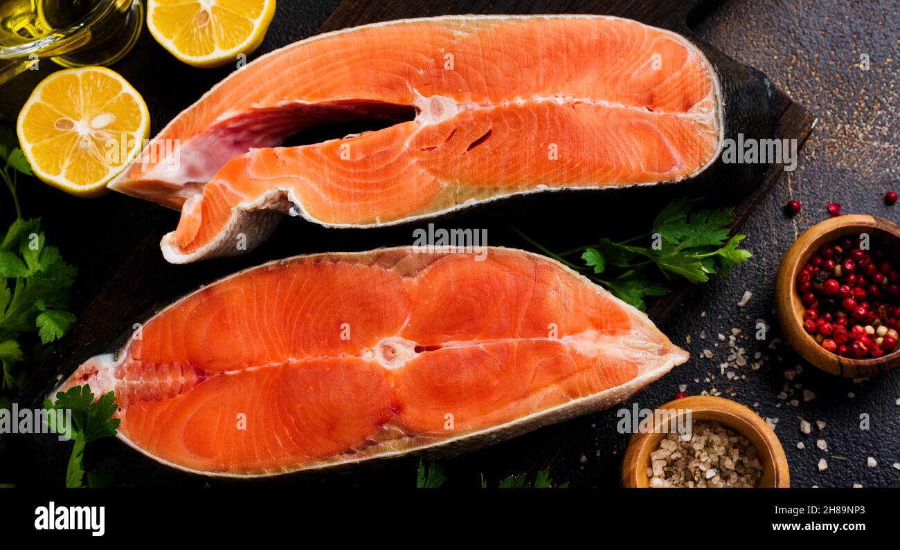 https://c8.alamy.com/comp/2H89NP3/steaks-of-chum-salmon-raw-with-spices-herbs-salt-and-lemon-on-old-stone-background-top-view-copy-space-2H89NP3.jpg