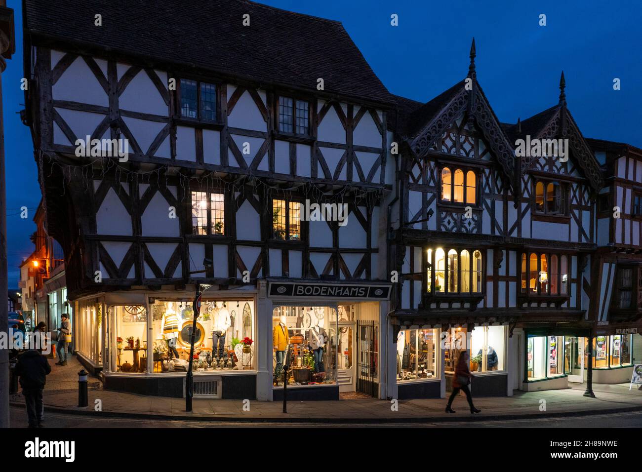 Medieval timber framed shop at night with plaster infill dating to circa 1404 on 1 Broad Street and 19 and 20 King Street. Ludlow, Shropshire, England Stock Photo