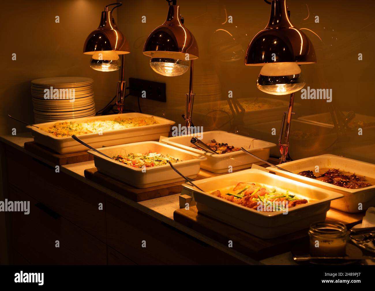 Heat lamps food hi-res stock photography and images - Alamy