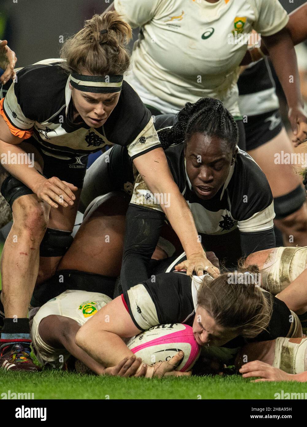 LONDON, ENGLAND NOVEMBER 27 Barbarians’ Ciara Griffin scoring during