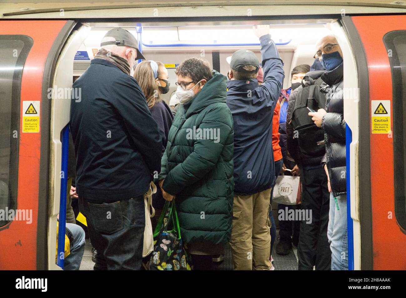 People wear mask public transport hi-res stock photography and images ...