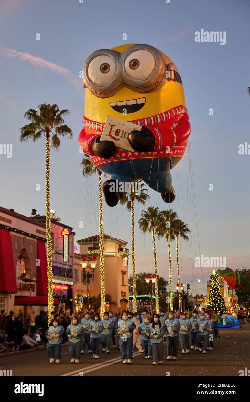 Orlando, USA. 27th Nov, 2021. Since November 13, larger-than-life balloons floating through the streets of Universal Studios Florida, along with appearances by the Minions from Illumination's Despicable Me and some of your favorite characters from DreamWorks Animation's Shrek and Madagascar films. (Photo by Yaroslav Sabitov/YES Market Media/Sipa USA) Credit: Sipa USA/Alamy Live News Stock Photo