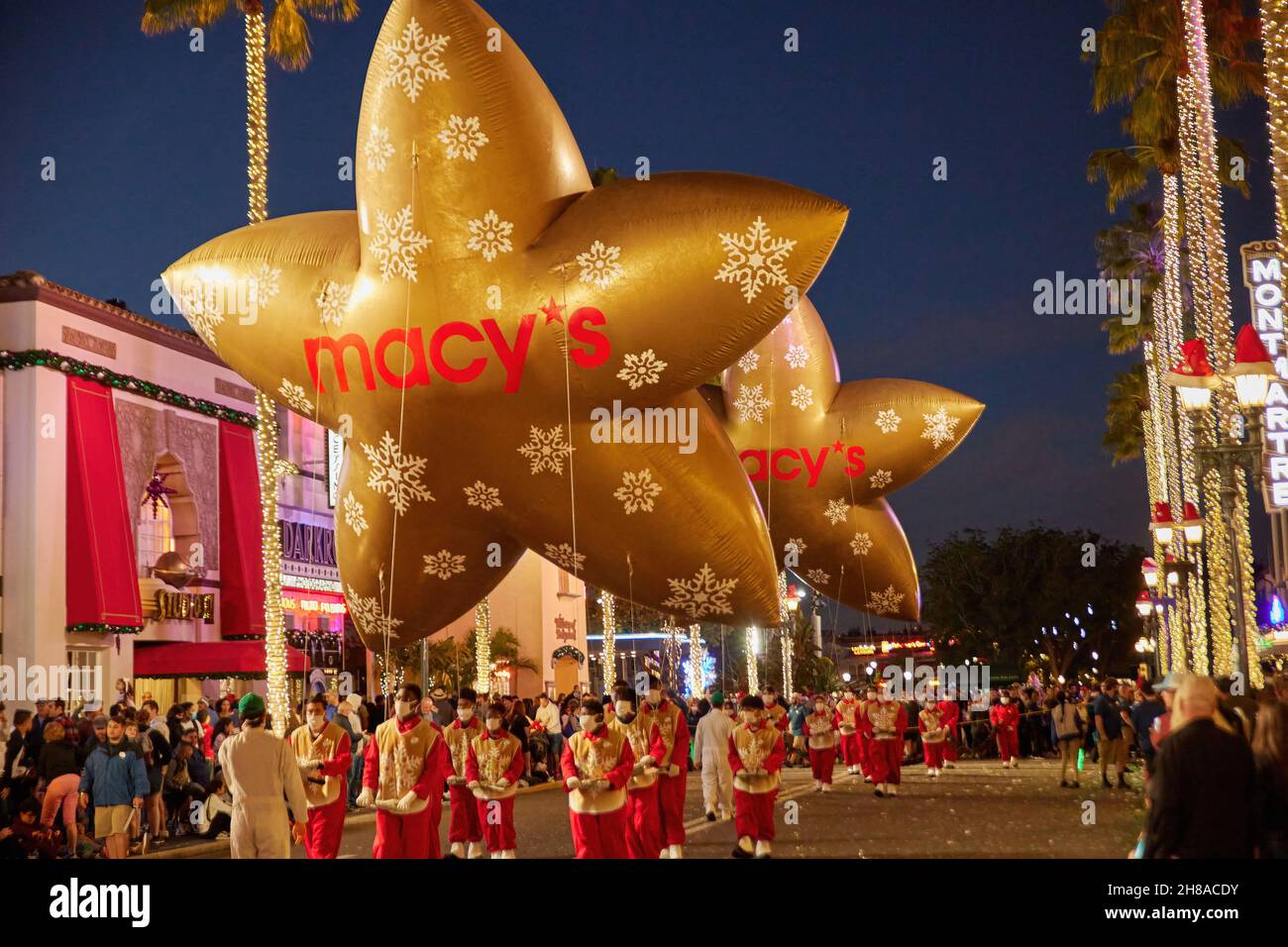 Orlando, USA. 27th Nov, 2021. Since November 13, larger-than-life balloons floating through the streets of Universal Studios Florida, along with appearances by the Minions from Illumination's Despicable Me and some of your favorite characters from DreamWorks Animation's Shrek and Madagascar films. (Photo by Yaroslav Sabitov/YES Market Media/Sipa USA) Credit: Sipa USA/Alamy Live News Stock Photo