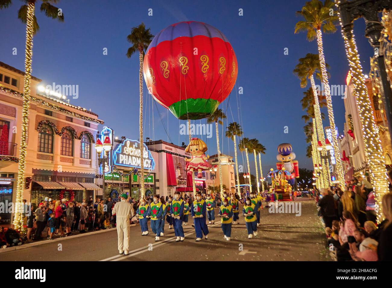 Orlando, USA. 27th Nov, 2021. Since November 13, larger-than-life balloons floating through the streets of Universal Studios Florida, along with appearances by the Minions from Illumination's Despicable Me and some of your favorite characters from DreamWorks Animation's Shrek and Madagascar films. (Photo by Yaroslav Sabitov/YES Market Media/Sipa USA) Credit: Sipa USA/Alamy Live News Stock Photo