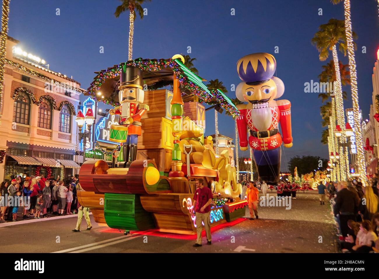 Orlando, USA. 27th Nov, 2021. Since November 13, larger-than-life balloons floating through the streets of Universal Studios Florida, along with appearances by the Minions from Illumination's Despicable Me and some of your favorite characters from DreamWorks Animation's Shrek and Madagascar films. (Photo by Yaroslav Sabitov/YES Market Media/Sipa USA) Credit: Sipa USA/Alamy Live News Stock Photo