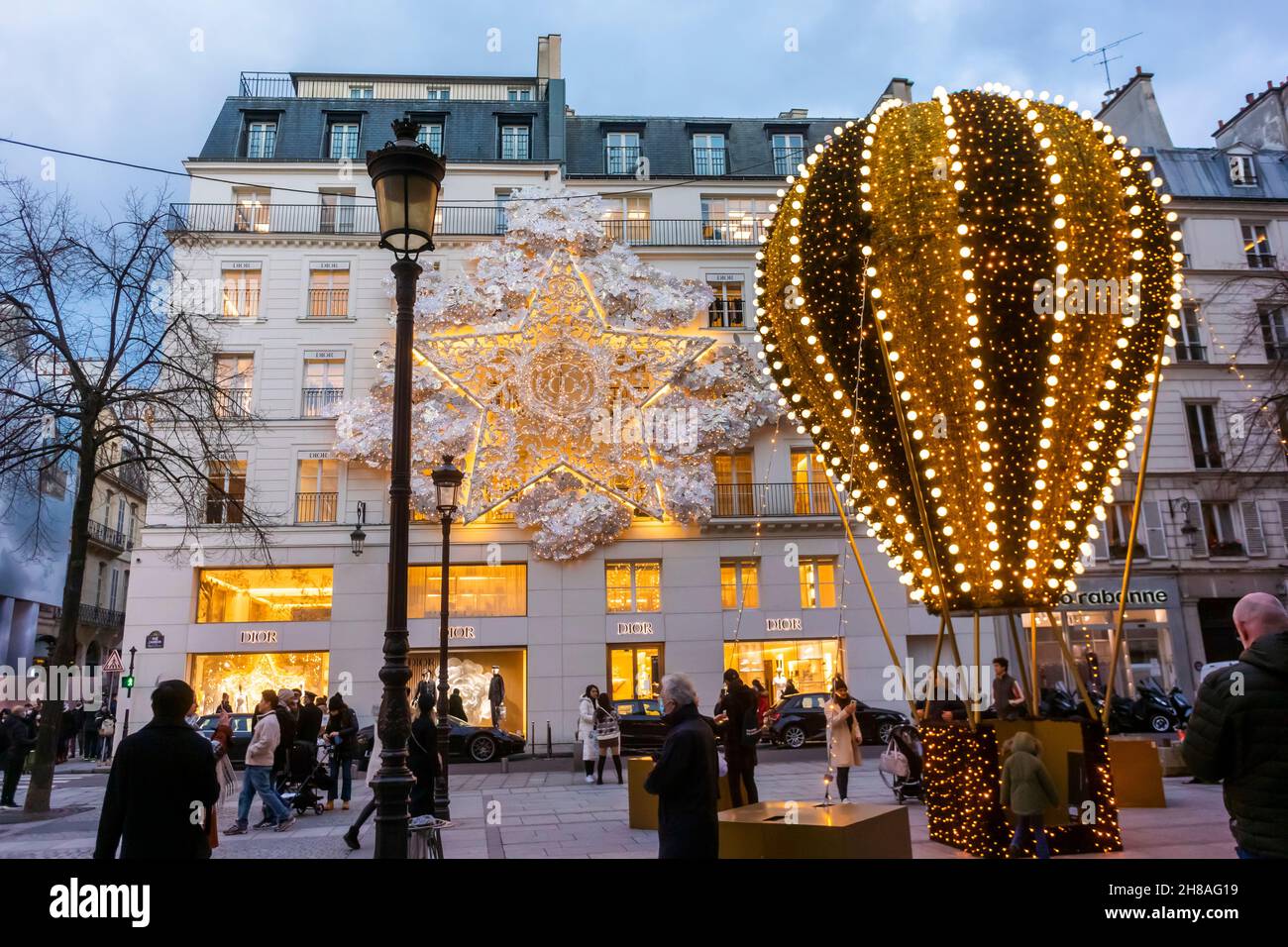 Paris France, Shopping Street, Christmas, Luxury Store Hermes, Outside  Special Display Lighting Rue Faubourg Saint Honoré chic building france  Stock Photo - Alamy