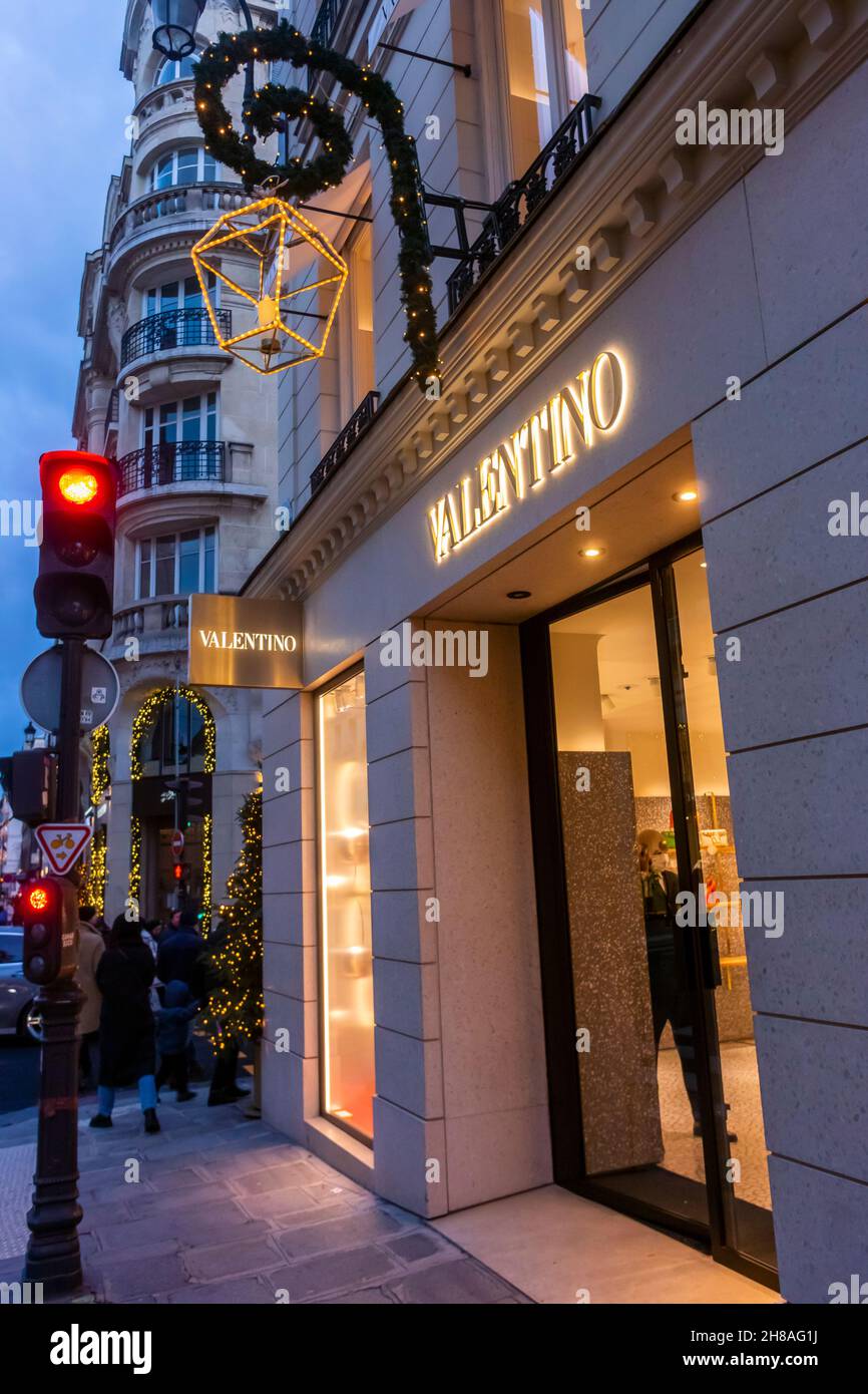 Paris, France, Street Scenes, Christmas in Paris, Rue Saint Honoré,  Valentino Fashion Luxury Shops, Store Fronts Stock Photo - Alamy