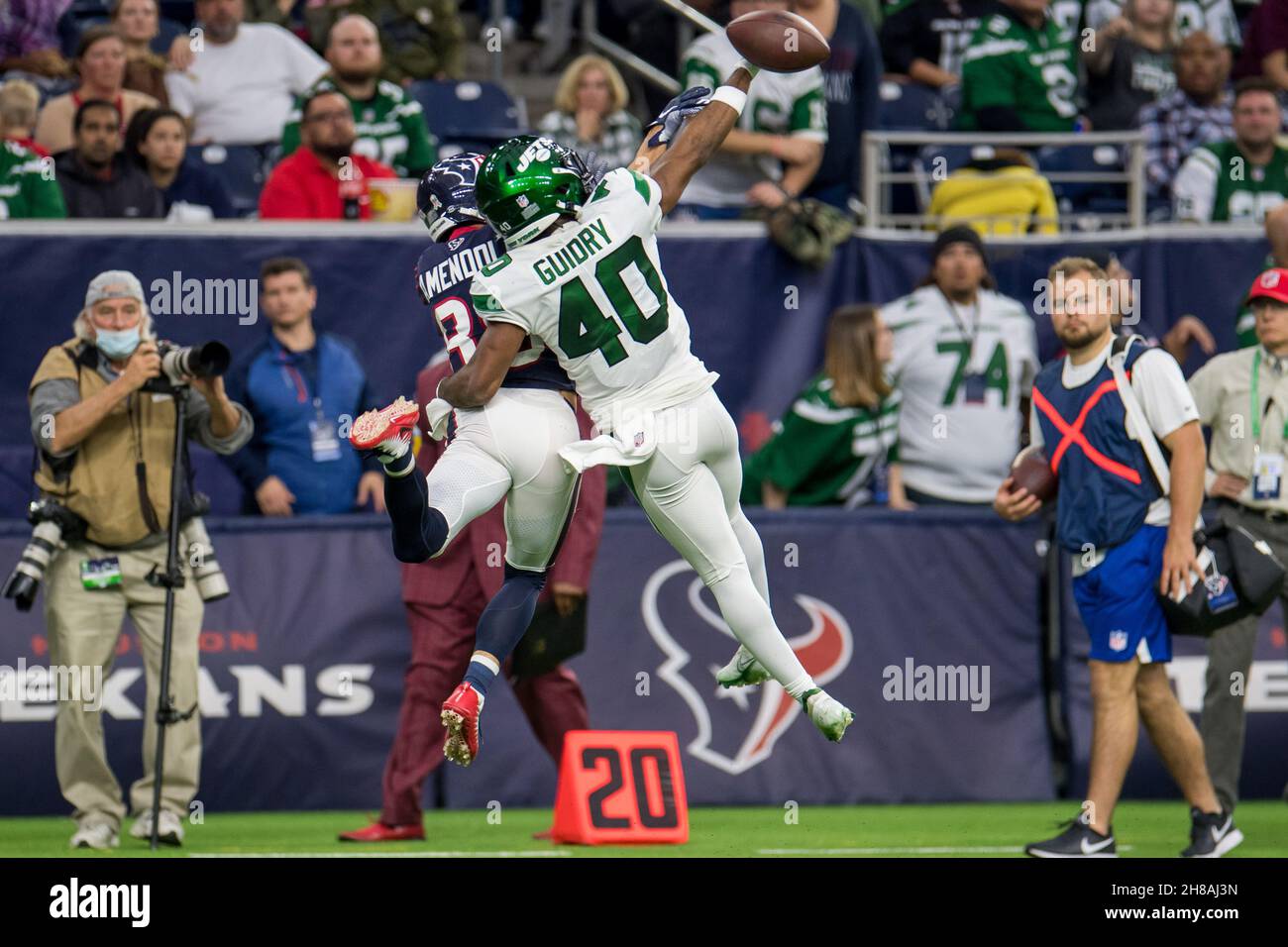 November 28, 2021 New York Jets cornerback Javelin Guidry (40) breaks