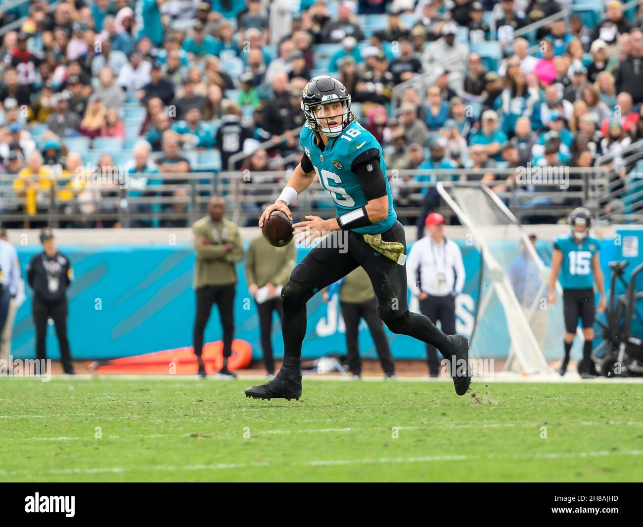 Jacksonville, FL, USA. 28th Nov, 2021. Jacksonville Jaguars quarterback Trevor Lawrence (16) looks for a receiver during 2nd half NFL football game between the Atlanta Falcons and the Jacksonville Jaguars. Falcons. Defeated Jaguars 21-14 at TIAA Bank Field in Jacksonville, Fl. Romeo T Guzman/CSM/Alamy Live News Stock Photo