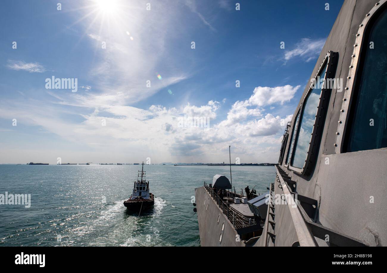 211125-N-LI768-1058  SINGAPORE STRAIT (Nov. 25, 2021) – The Independence-variant littoral combat ship USS Tulsa (LCS 16) arrives at Changi Naval Base, Singapore. Tulsa, part of Destroyer Squadron (DESRON) 7, is on a rotational deployment, operating in the U.S. 7th Fleet area of operations to enhance interoperability with partners and serve as a ready-response force in support of a free and open Indo-Pacific region. (U.S. Navy photo by Mass Communication Specialist 1st Class Devin M. Langer) Stock Photo