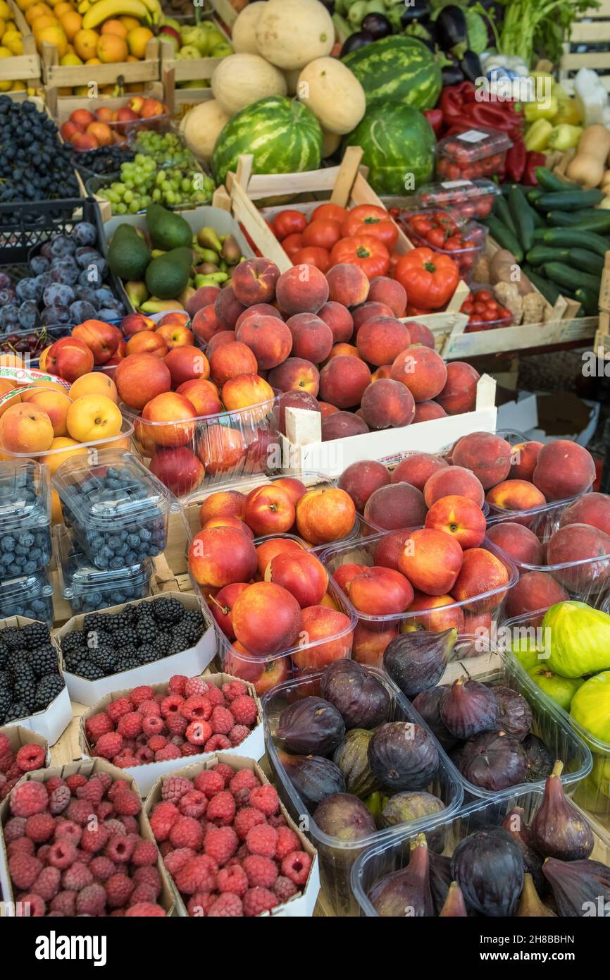 Market stall with fresh fruits and vegetables Stock Photo - Alamy