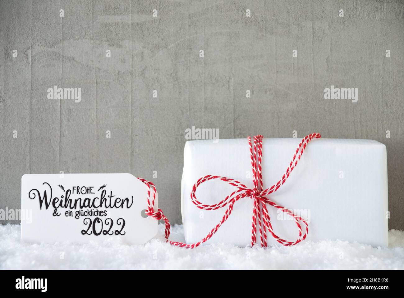 One Christmas Gift, Snow, Cement, Glueckliches 2022 Mean Happy 2022 Stock Photo