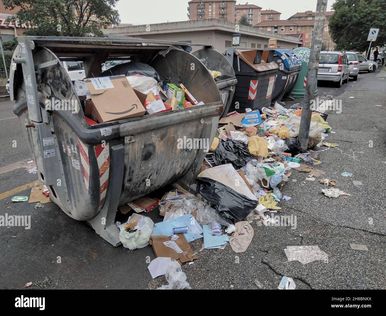 Roma, situazione immondizia quartiere Alessandrino Stock Photo