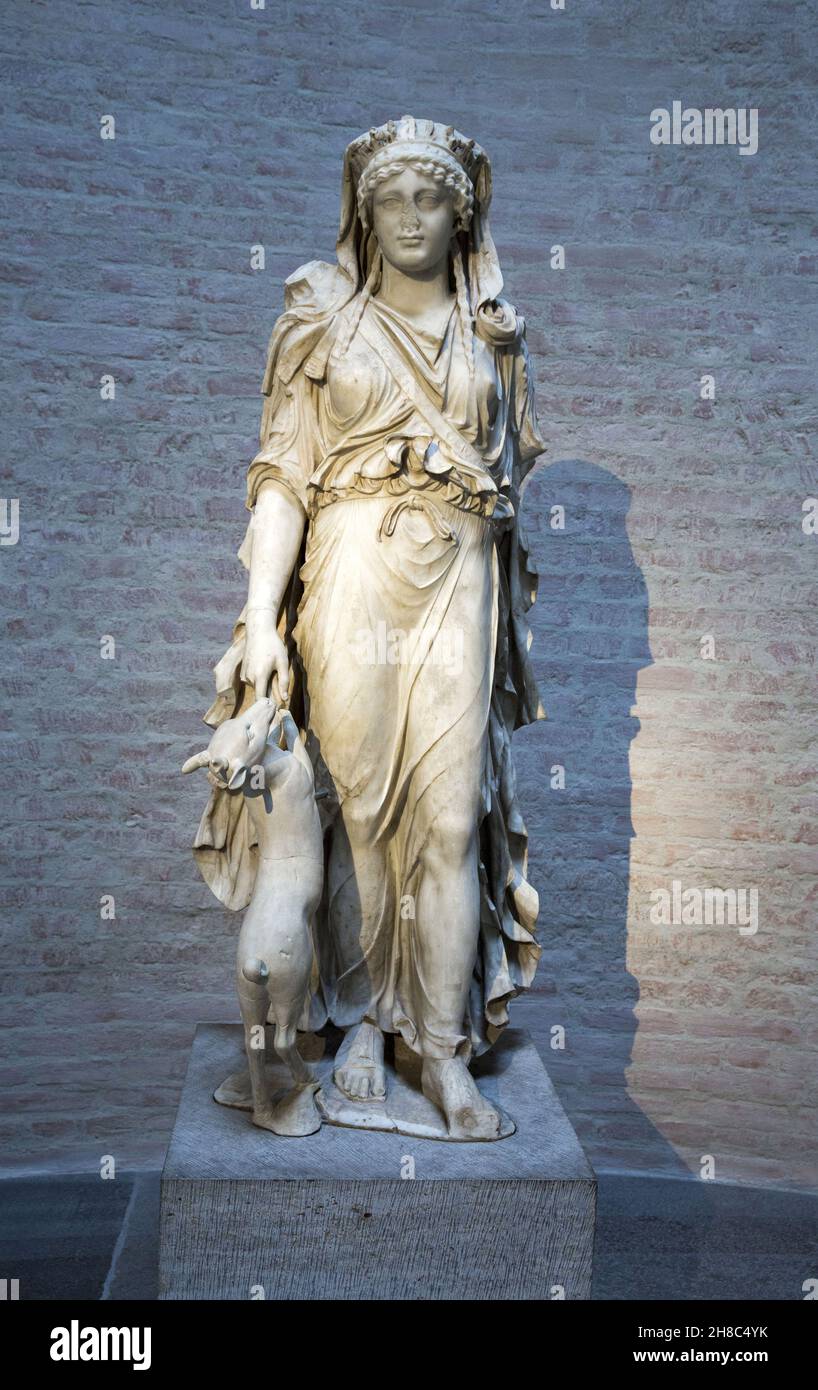 Goddess of the hunt hi-res stock photography and images - Alamy