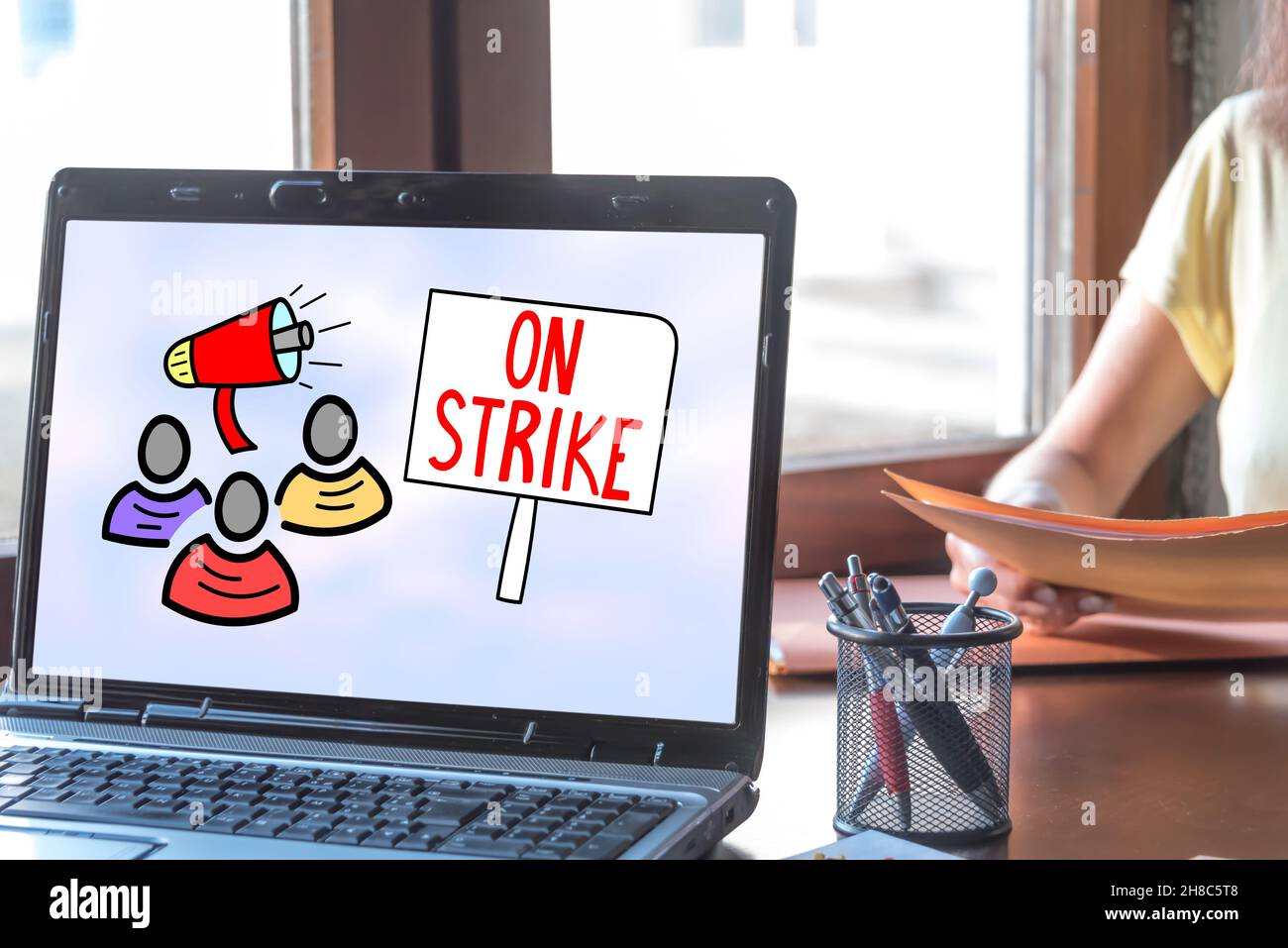 Laptop screen displaying an on strike concept Stock Photo - Alamy