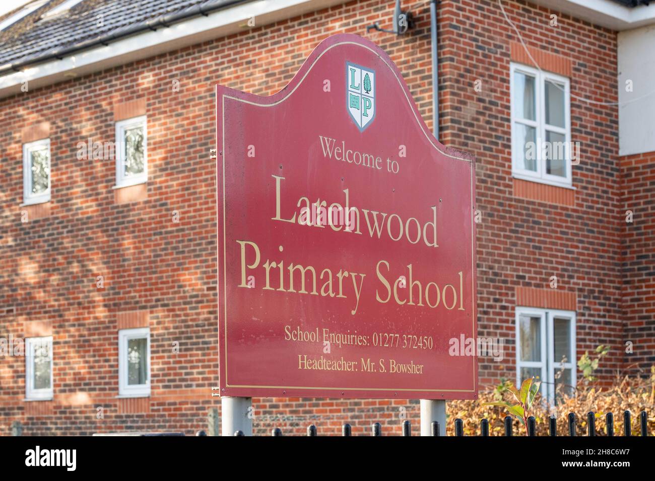 Brentwood, UK. 29th Nov, 2021. Brentwood Essex 29th Nov. 2021 Larchwood Primary School has been identified as a link to the Omicron Covid variant in Brentwood as Covid-19 Variant of Concern (B 1.1.529), Omicron, has been identified in Brentwood Essex the Government has announced Credit: Ian Davidson/Alamy Live News Stock Photo