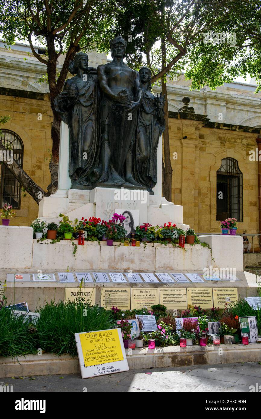 Gedenkstätte für ermordete Journalistin Daphne Caruana Galizia am Denkmal für Große Belagerung von Malta,Valletta, Malta, Europa Stock Photo
