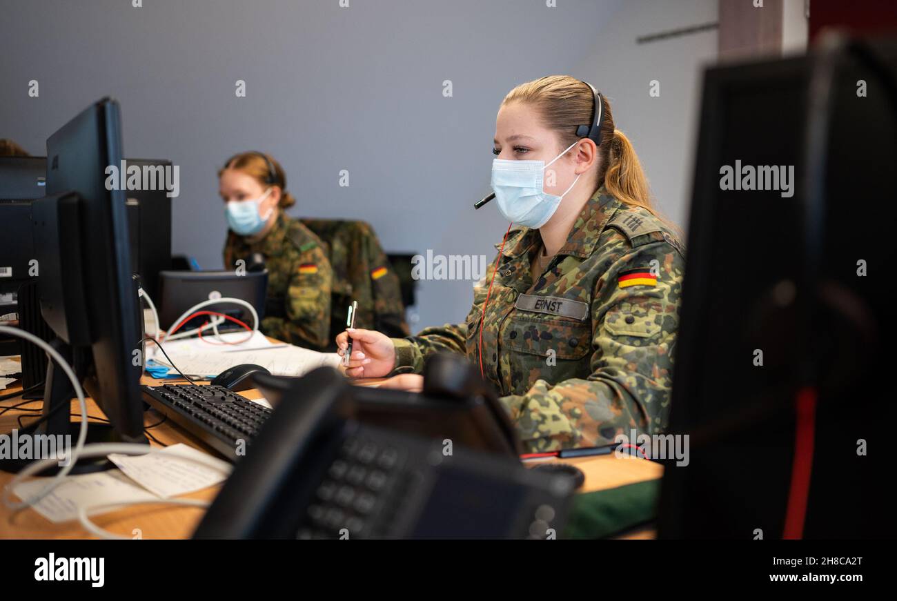 29 November 2021, Lower Saxony, Celle: Female soldiers from the Armed Forces assisted the health department with Corona contact tracing. Photo: Philipp Schulze/dpa Stock Photo