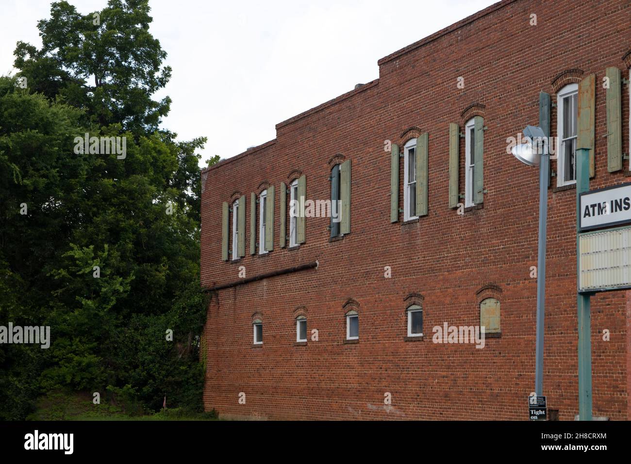 Waynesboro, Ga USA 07 01 21 Old vintage brick building in rural