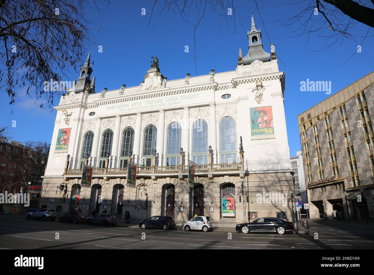 Premiere des Musicals 'Ku'damm 56 - Das Musical' im Stage Theater des  Westens. Berlin, 28.11.2021 Stock Photo - Alamy