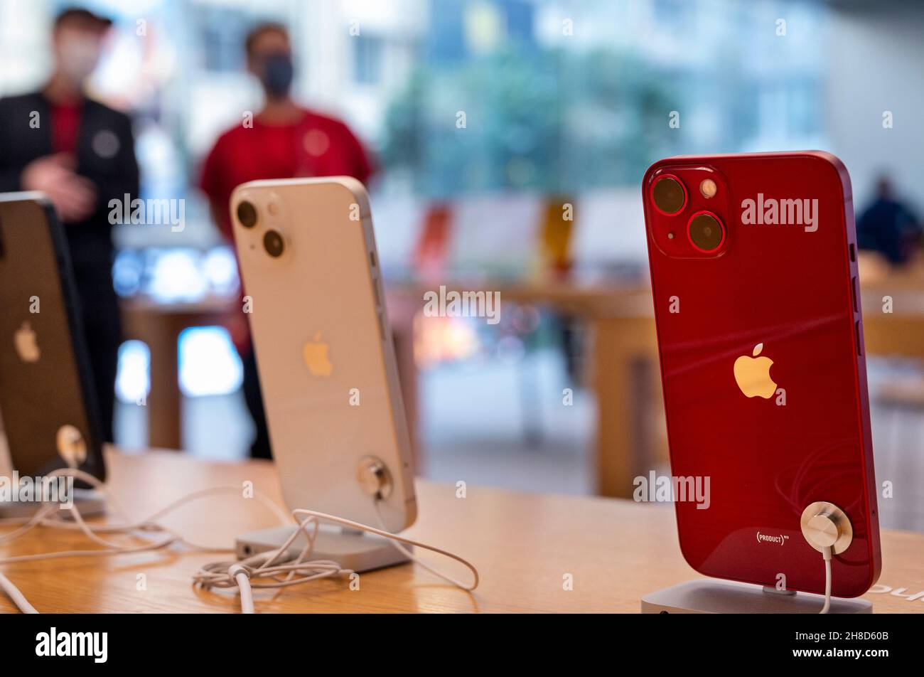 Orlando, FL/USA-12/6/19: An Apple store display of Photography Accessories  for customers to purchase Stock Photo - Alamy