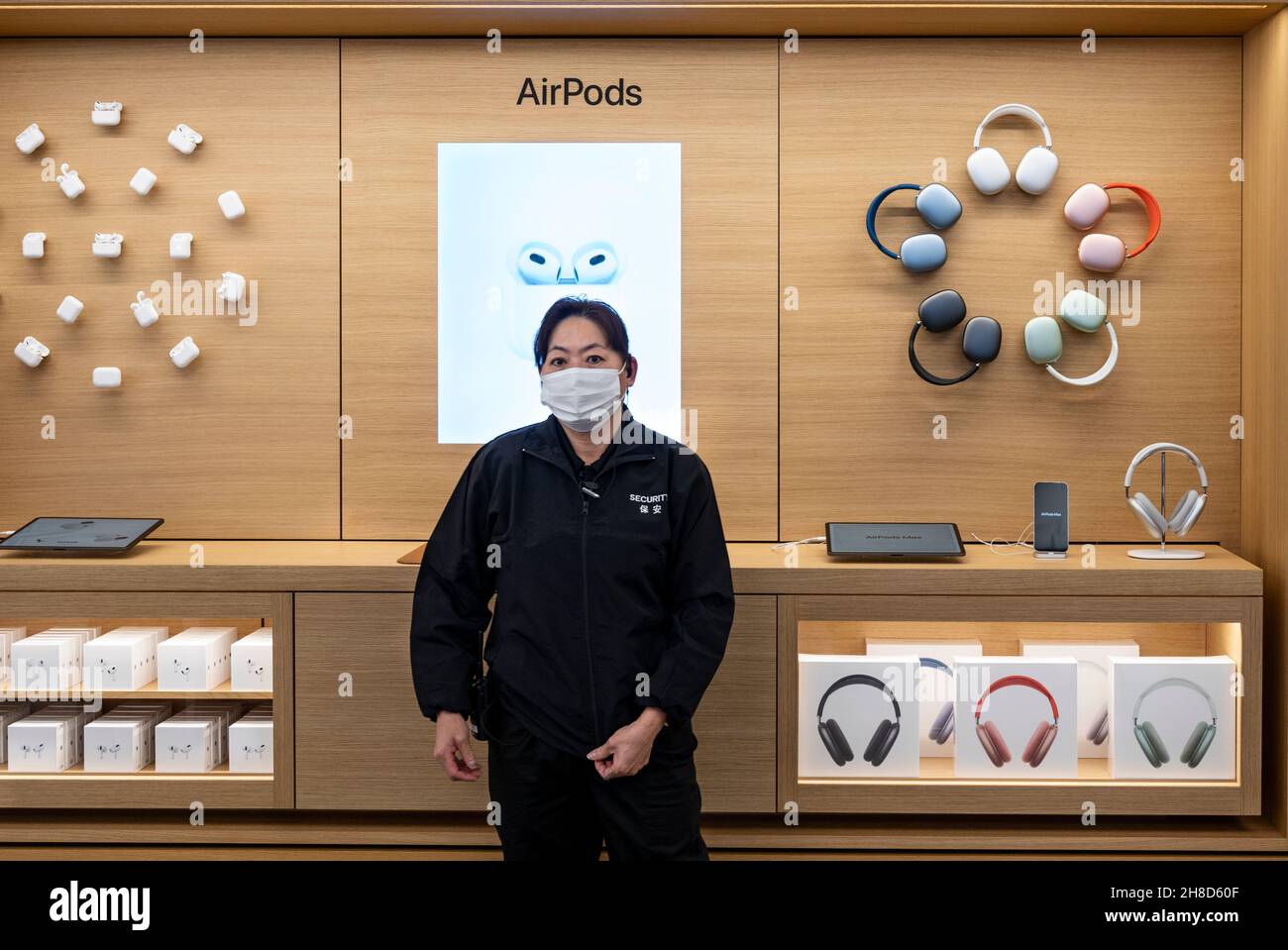 Airpods apple store hi-res stock photography and images - Alamy