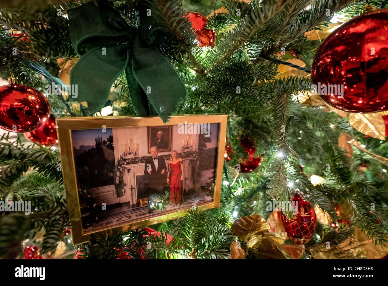 Washington, United States. 29th Nov, 2021. A photo of U.S. President U.S. President Joe Biden and First Lady Jill Biden is seen seen on a Christmas tree celebrating the 'Gift of Family, ' in the state Dining Room of the White House on November 29, 2021 in Washington DC. This year's theme for the White House Christmas decorations is 'Gifts from the Heart.' Photo by Ken Cedeno/Sipa USA. Credit: Sipa USA/Alamy Live News Stock Photo