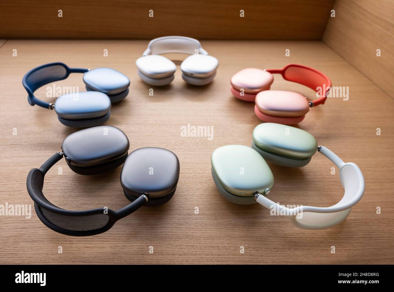 Airpods apple store hi-res stock photography and images - Alamy