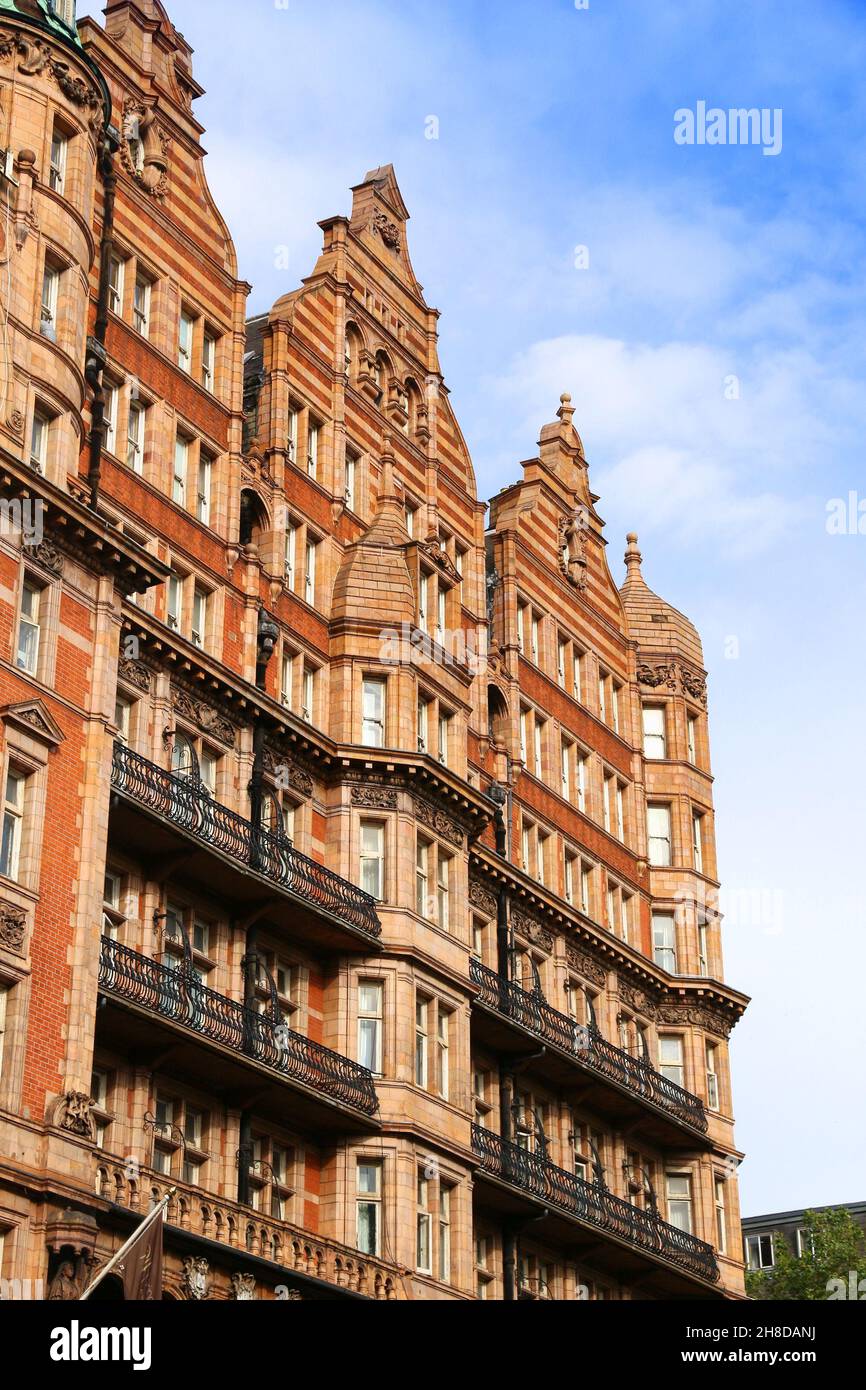 Historic hotel architecture in London, UK. Russell Square in Bloomsbury district Stock Photo Alamy