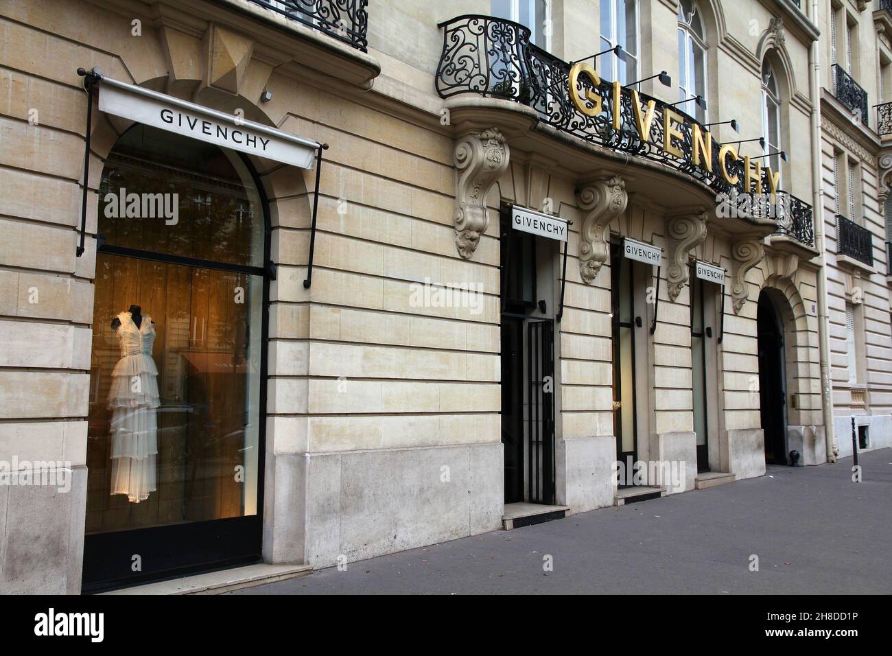 Paris, France, French Luxury Clothing Store Front, Givenchy Boutique, lvmh  montaigne Stock Photo - Alamy