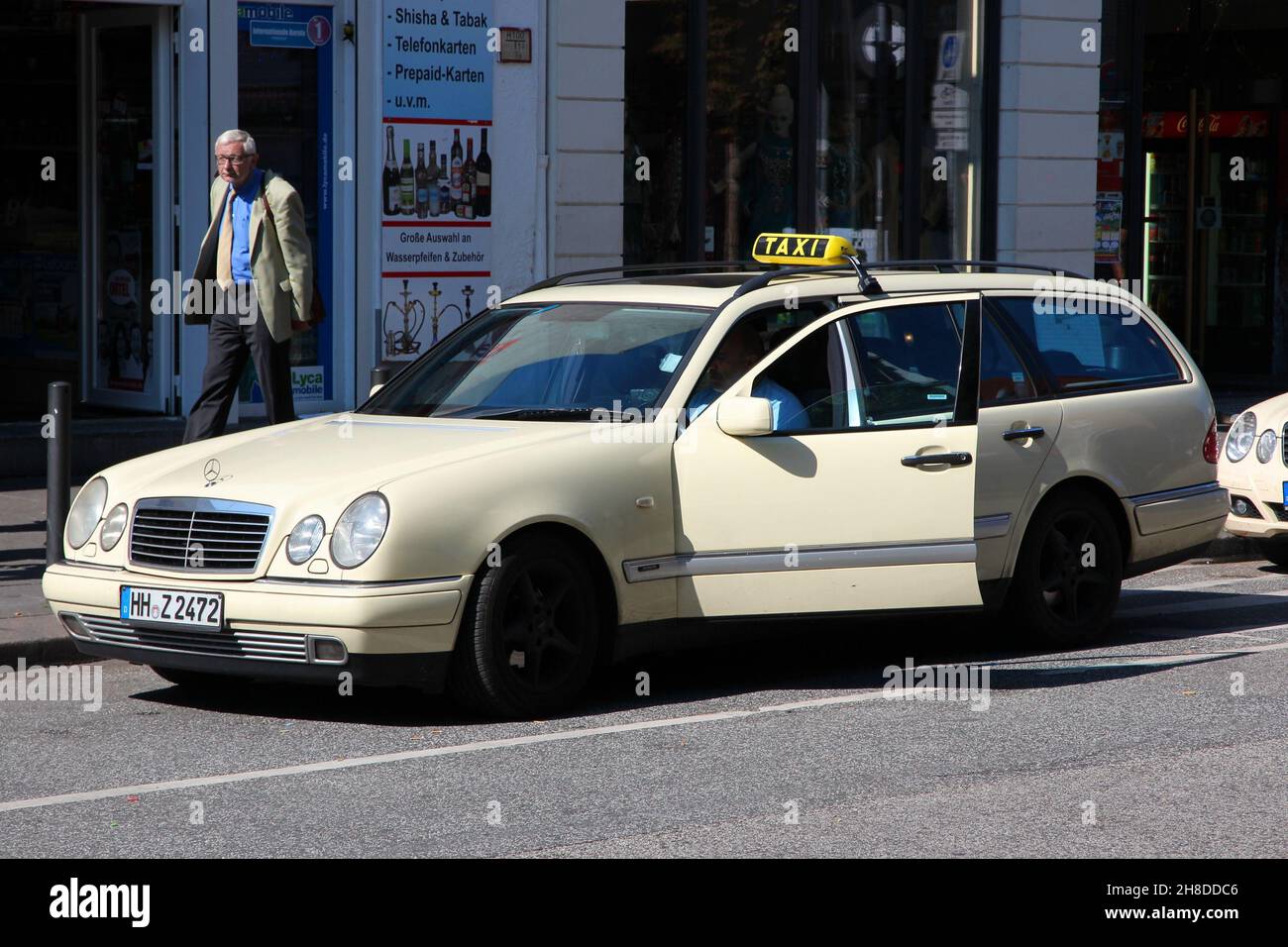 Page 3 - Mercedes Taxi High Resolution Stock Photography and Images - Alamy