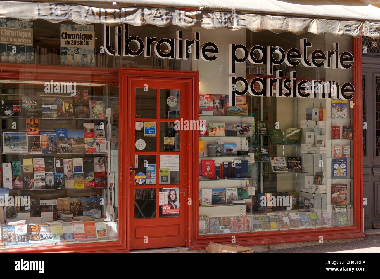 librairie papeterie parisienne bookshop, Saint-Raphaël,Cote d'Azur, France Stock Photo