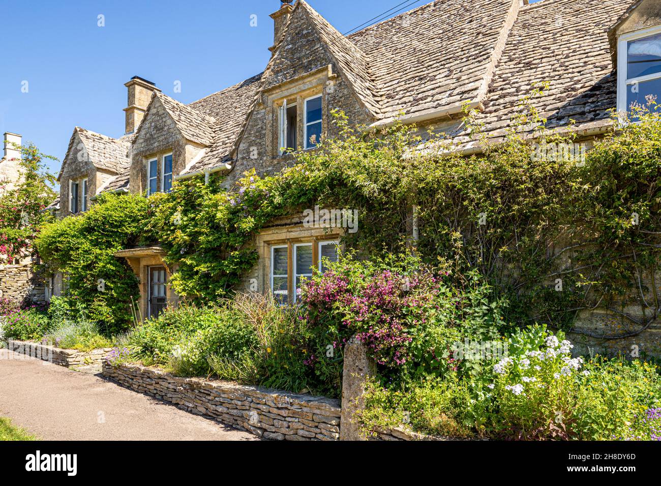 Traditional stone cottages in the Cotswold village of Cold Aston (aka Aston Blank), Gloucestershire UK Stock Photo