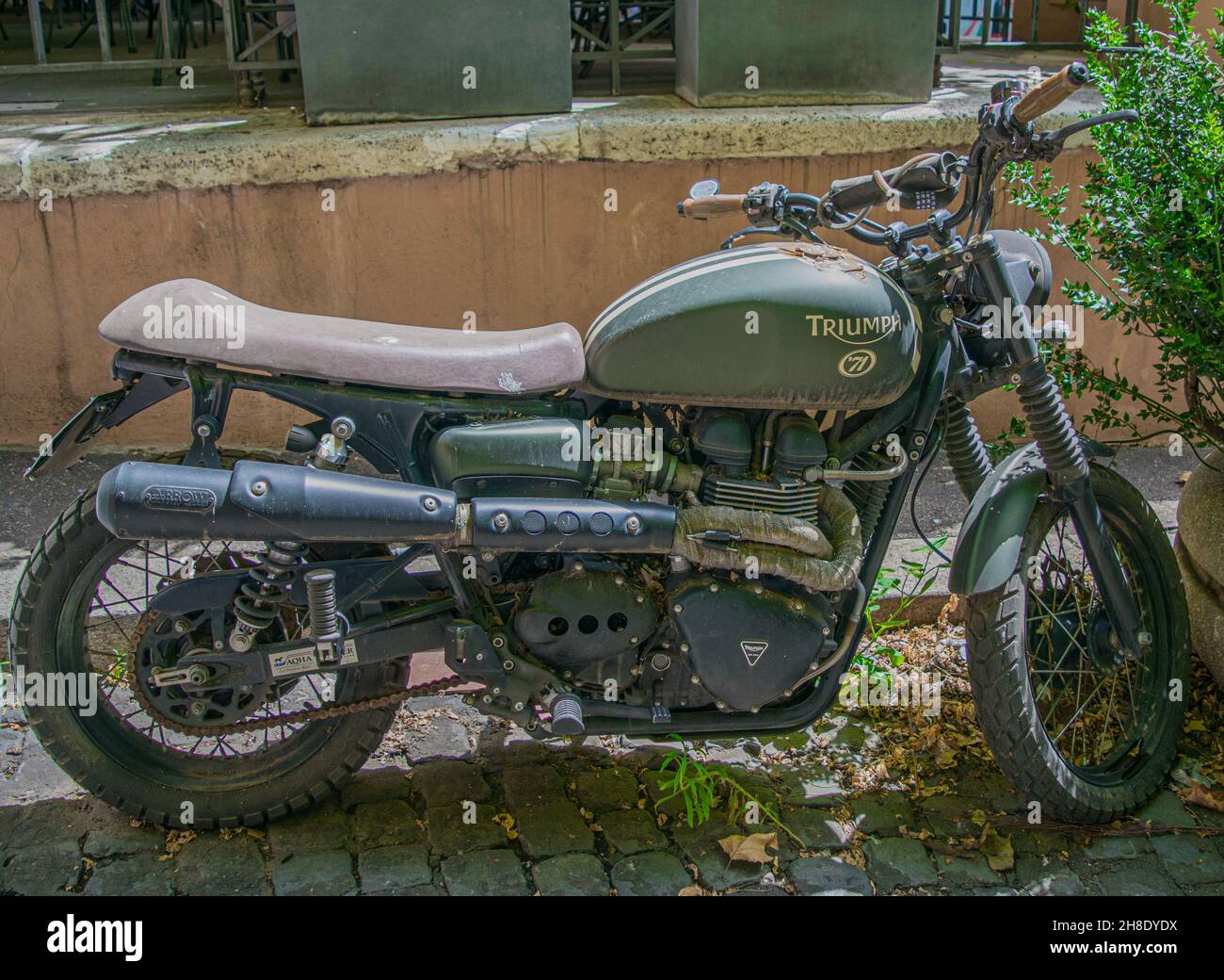 ROME, ITALY - Aug 01, 2019: A vintage Triumph motorcycle in the streets of  Venice, Italy Stock Photo - Alamy