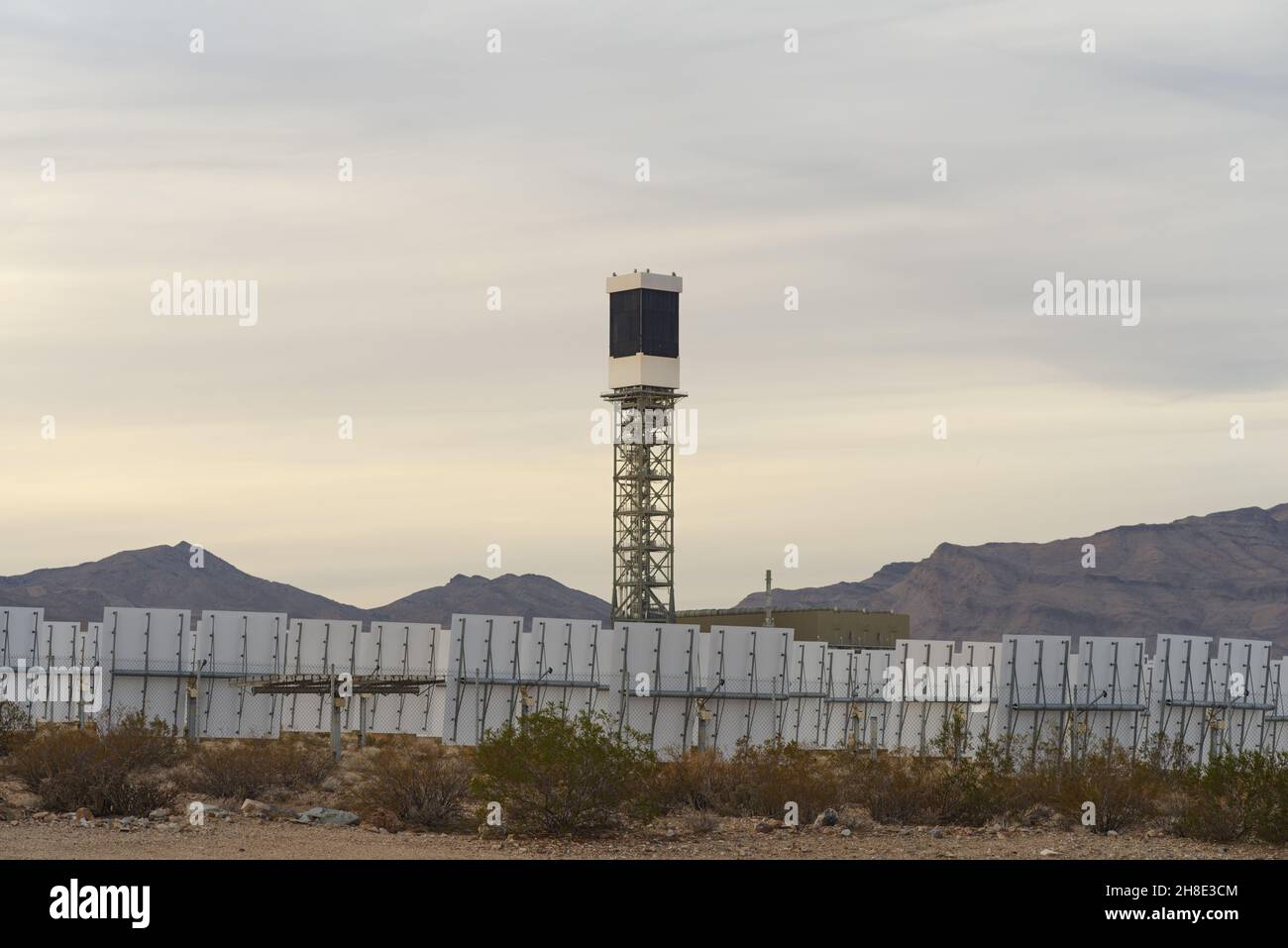 Mojave Desert, California, USA - November 19, 2021: online tower and heliostat mirrors at the Ivanpah Solar Electric Generating Facility. Stock Photo
