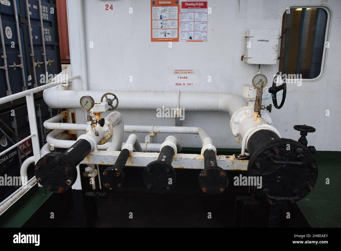 Pipes and manifolds for bunkering to supply of diesel or heavy fuel to