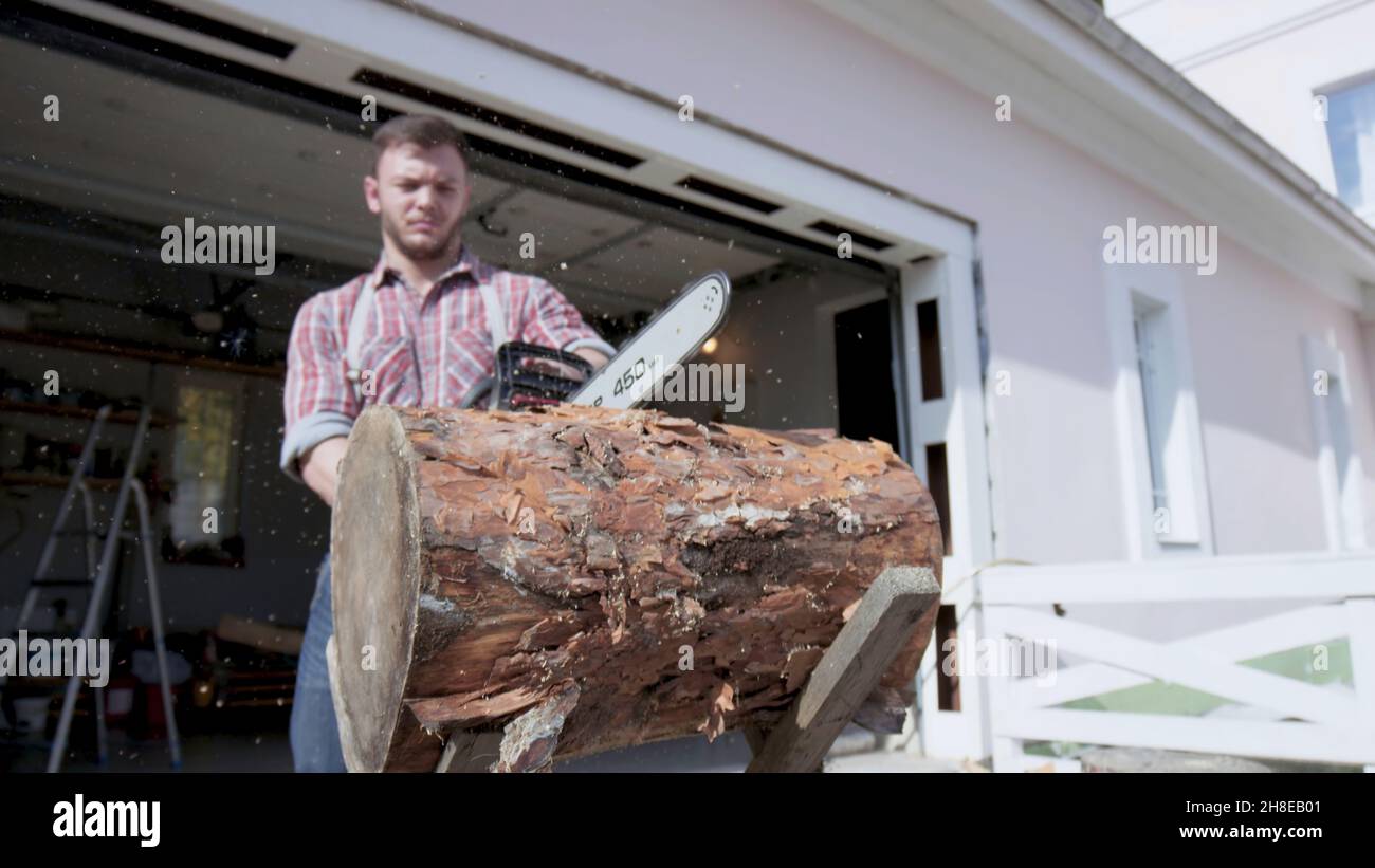 Chainsaw cuts wood slow motion hi-res stock photography and images - Alamy