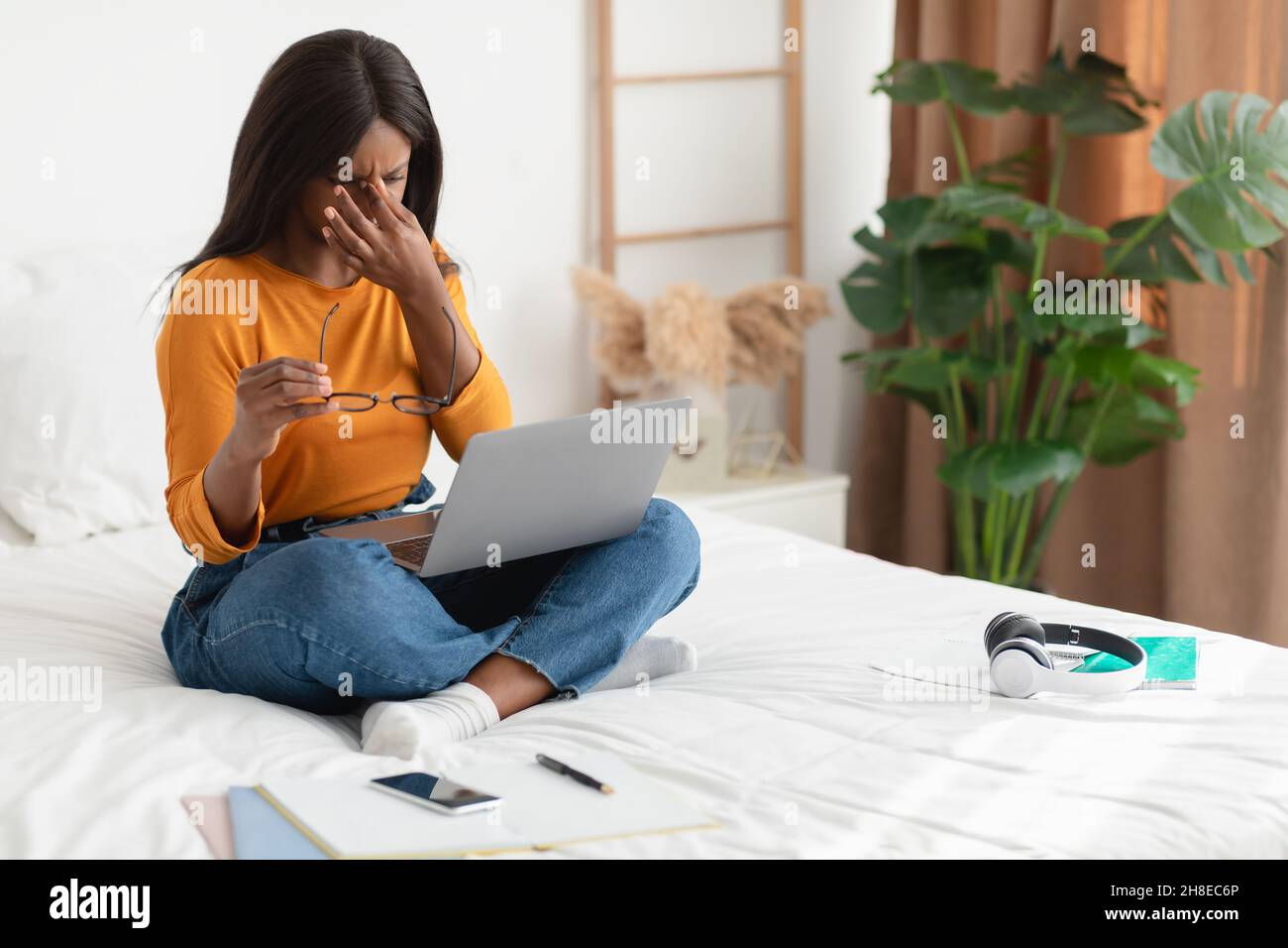 Woman sore eyes and computer hires stock photography and images Alamy