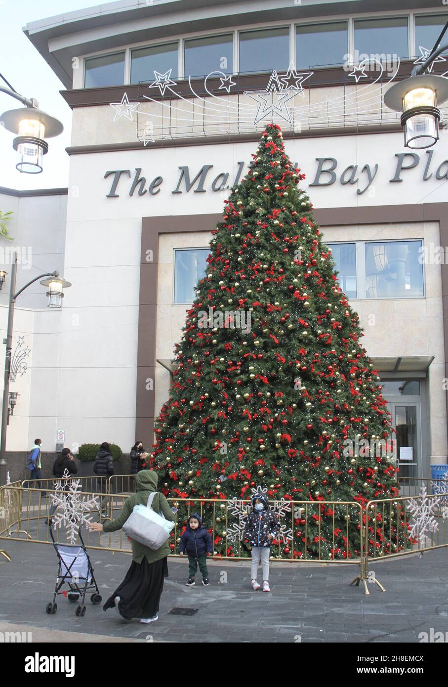Bronx, USA. 29th Nov, 2021. (NEW) Christmas Tree at Bay Plaza Mail in