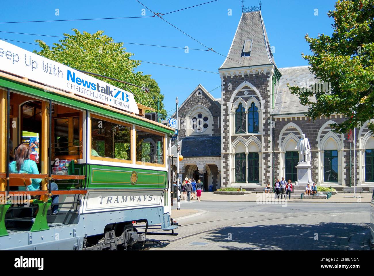City Loop Tram and Canterbury Museum, Worcester Boulevard, Christchurch, Canterbury, South Island, New Zealand Stock Photo