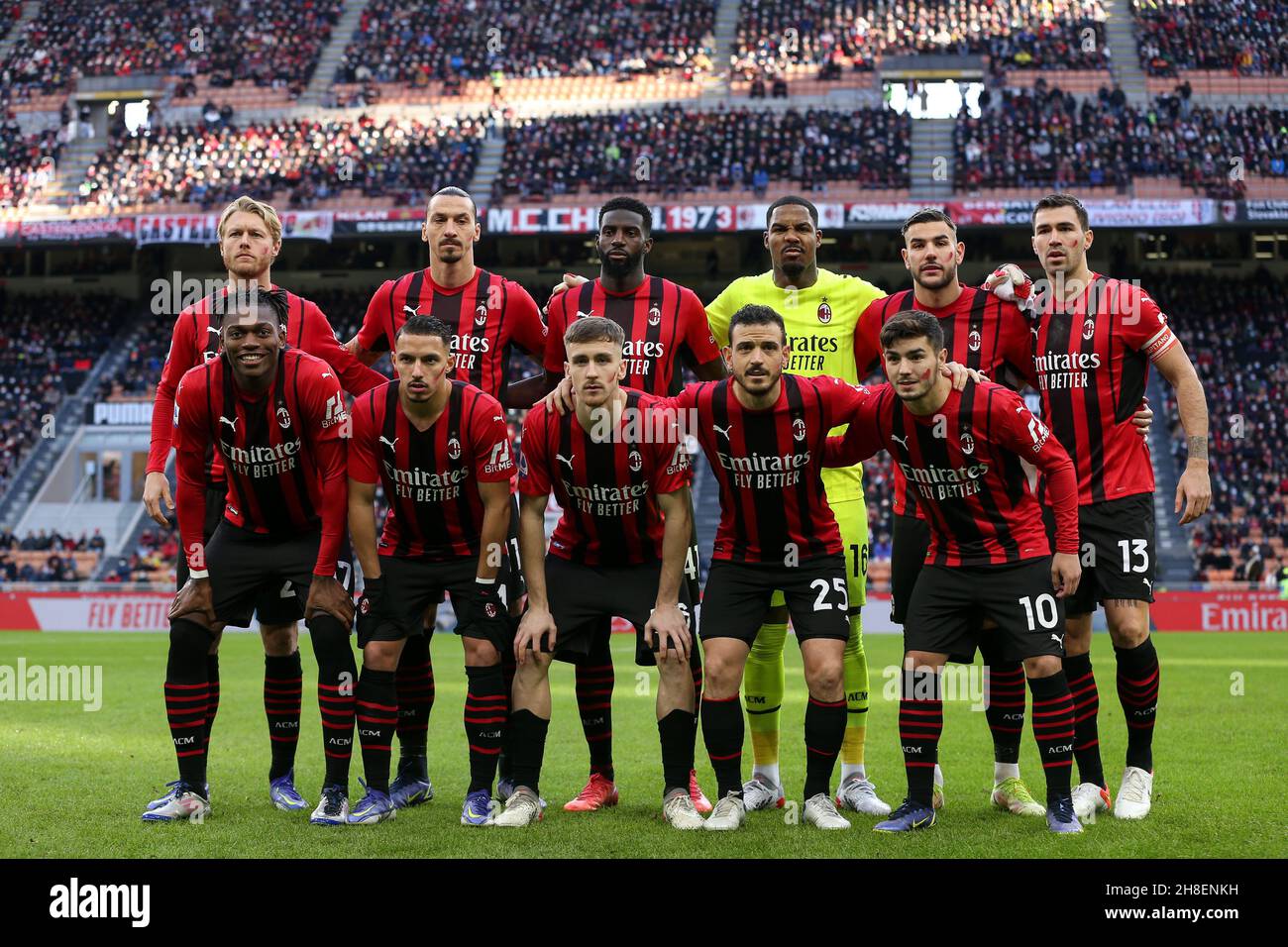 San Siro stadium, Milan, Italy, November 28, 2021, The team of AC Milan  lines up before the match during AC Milan vs US Sassuolo - italian soccer  Se Stock Photo - Alamy